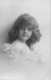 BEAUTIFUL YOUNG GIRL-CURLY BROWN HAIR-FEATHER DRESS- PHOTO POSTCARD 39990 - Autres & Non Classés