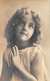 BEAUTIFUL YOUNG GIRL-CURLY HAIR-SAYING PRAYERS-PHOTO POSTCARD 39995 - Autres & Non Classés