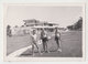 #23518-1 Vintage Orig Photo Three Man With Shorts One With Camera Beach Portrait - Personnes Anonymes