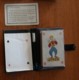 COFFRET JEU DE 54 CARTES A JOUER  PLAYING CARDS VITRINE MAGIQUE AVEC SON CRAYON ET SON BLOC NOTES 9 - Other & Unclassified