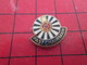 513e PIN'S PINS / Rare Et De Belle Qualité / THEME ASSOCIATIONS : TABLE RONDE ASSO GENRE ROTARY LION'S CLUB ? - Animaux