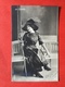 1919 - EN CULOTTE - IN BROEK - DAME MET GROTE HOED EN PARAPLU - FEMME GRAND CHAPEAU ET PARAPLUIE - Mode