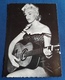 Marilyn Monroe - Sexy Portrait Mit Gitarre - Alte Starpostkarte (spk29) - Actors