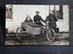 F11 - Carte Photo - Moto Avec Side-car En Osier - Deux Militaires Et Une Fillette - Motorbikes