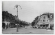 CHAUNY EN 1960 - N° 120 - PLACE DE LA GARE AVEC HOTEL DES VOYAGEURS - VIEILLES VOITURES - FORMAT CPA VOYAGEE - Chauny