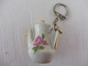 PORTE-CLES - PORTE-CLEFS DES ANNEES 60 - CAFE NICO CAFETIERE EN PORCELAINE - PHOTO RECTO-VERSO - Sleutelhangers