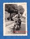 Photo Ancienne Snapshot - GRANGES Sur VOLOGNE ( Vosges ) - Femme Sur Une Belle Moto à Identifier - 1952 - Pose Fille - Cars
