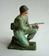 SOLDAT FIGURINE FIG STARLUX 1966 P20 TIREUR MITRAILETTE A GENOUX   ARMEE MODERNE Socle  Vert (1) - Starlux