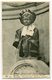 CPA - Carte Postale - Belgique - Bruxelles - Manneken-Pis - Etudiant (C8554) - Personnages Célèbres