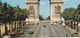 Paris: PLYMOUTH BELVEDERE II CONVERTIBLE, CITROËN DS, PEUGEOT 404, AUSTIN MINI, SIMCA 1500 - L'Arc De Triomphe - Toerisme