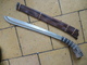 Sabre Toraja , Indonésie , étui En Bois , Lame Acier TRES Acérée , Poignée Décorée En Corne De Buffle - Armes Blanches