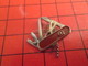 412a Pin's Pins / Beau Et Rare / THEME : AUTRES / COUTEAU SUISSE MULTILAMES GENRE VICTORINOX - Autres & Non Classés