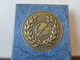 Delcampe - PLAQUE TROPHÉE Récompense SPORTIVE En Bois Teinture BLEU Ft : 25 X 21 Cm - Poids 700 Gr Avec Son Support. Modèle Photo : - Athletics