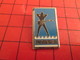 1418c Pin's Pins / Beau Et Rare / THEME : MUSIQUE / FESTIVAL DES FRANCOFOLIES GUITARISTE - Musique