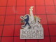 812c Pin's Pins / Beau Et Rare / THEME : AUTOMOBILES / GARAGE PEUGEOT BOSSART BARENTIN STATUE DE LA LIBERTE - Peugeot