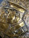 Ancien Grand Médaillon En Bronze Ou Alliage ALBERT I Er 1909-1934 Roi Des Belges - Bronzes