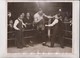 BOXING BOXEO CARNERA IN TRAINING JIMMY WILDE  CHALLENGING LONDON CLUB ITALIAN 25*20 CM Fonds Victor FORBIN 1864-1947 - Deportes