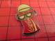 810i Pins Pin's / Rare & Belle Qualité  THEME COCA-COLA / CANETTE DE COKE AVEC ECOUTEURS ET LUNETTES - Coca-Cola