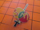 513f Pins Pin's / Rare & Belle Qualité  THEME SPORTS / EPEE ET BALLONS LE STADE MARANDAIS - Andere & Zonder Classificatie