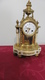 Pendule Horloge  De Style  Ancienne  Avec Ses Deux Chandeliers - Clocks