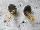 Une Paire De Boucles D'oreilles Vintage Metal Emaillé Nacre Colorée Et Pierre Verte Signé Au Recto Chorange Paris - Earrings