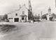 LES BULLES ,( CHINY ), Centre Du Village , Publicité Stella Artois , Pompe Fina , Auto Renault : Dauphine ) - Chiny