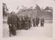 CHAMPION WRESTLERS WEST SIDE  IN FRONT OF IMPERIAL PALACE  JAPAN JAPÓN 16*12CM Fonds Victor FORBIN 1864-1947 - Personas Identificadas