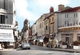 SAINTES - La Rue Alsace-Lorraine Et Le Clocher Massif De L'Ancienne Cathédrale Saint-Pierre - Automobile - Saintes