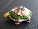 UNE JOLIE MINIATURE DE TORTUE EN FAIENCE Ou PORCELAINE DECORÉE -   Marquée MEXICO -  H : 2,1 Cm - L : 5 Cm - Animaux