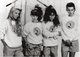 Delcampe - 1 Lot De 7 Photos Du Film Les Scouts De Beverly Hills Sorti En 1989 Avec Shelley Long.format 13/18 - Berühmtheiten