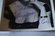 RARE Photo Avec Autographe Original Elisabeth Taylor ,18 Cm. Sur 12,5 Cm - Autres & Non Classés