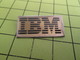 1118B Pin's Pins / Beau Et Rare : THEME : INFORMATIQUE / LOGO DE LA MARQUE IBM - Informatique