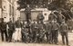 CPA 2710 - MILITARIA - Carte Photo Militaire - Un Groupe De Soldats Devant Une Ambulance / Croix - Rouge - Ausrüstung