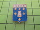 513a Pins Pin's / Rare & Belle Qualité THEME VILLES / BLASON ECUSSON ARMOIRIES SENS FLEUR DE LYS J'en Reste Interdit - Villes