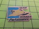 710b Pins Pin's / Rare & Belle Qualité THEME BATEAUX / BATEAU DE COURSE OFFSHORE TEAM WINNER PERFORMANCE - Bateaux