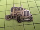 912d Pin's Pins / Beau Et Rare : THEME : TRANSPORTS / CAMION AMERICAIN MACK ? NOIR ET ARGENT - Transports