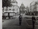 WW2 GUERRE 39 45 VERSAILLES SOLDATS ALLEMANDS DEVANT LA STATUE DU GENERAL HOCHE - Versailles