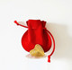 Miniatures De Parfum PIN'S  ESCADA  En Forme De CŒUR DORÉ  + Bourse Velours Rouge - Miniatures Femmes (avec Boite)