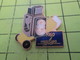 313a Pin's Pins / Beau Et Rare : THEME : PHOTOGRAPHIE / APPAREIL PHOTO 1960 PRESS LABO SERVICE - Photographie