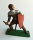 FIGURINE STARLUX -  SOLDAT MEDIEVAL CHEVALIER  MPC47 BOUCLIER ROUGE ET HACHE 1969 - Starlux