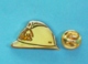 1 PIN'S //  ** CASQUE F1 / MARINS POMPIERS DE MARSEILLE / 1980 ** - Pompiers