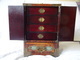 Delcampe - ANCIEN COFFRET A BIJOUX CHINOIS. ASSEMBLAGE EN QUEUE D'ARONDE. NACRE. POIDS 2,670 Kgs. H. 27 Cms - Boîtes/Coffrets