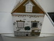 HOUSE Of BAYLIS&HARDING  :BOITE  ANGLAISE FORME MAISON , VIDE   LIRE ET VOIR !! - Miniatures Femmes (sans Boite)