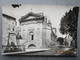 CP 13 EYGUIERES  - L'église Et La Place Du Monument Aux Morts - Voiture Ancienne   1954 - Eyguieres