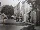 CP 13 EYGUIERES  - L'église Et La Place Du Monument Aux Morts - Voiture Ancienne   1954 - Eyguieres