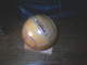 Amusante Tirelire Ancienne En Bois En Forme De Ballon De Football - Boxes