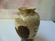 Delcampe - Small Satsuma Japan Vase With Decoration And Stamp In Gold - Kinkozan Tsukuru? Light Damage - Otros & Sin Clasificación