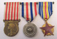 3 Médailles Montées En Triptyque - Médaille Grande Guerre 1914-18, Médaille Cheminots 1942, Médaille Blessés De Guerre - France