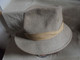 Delcampe - Ancien - Chapeau Femme Laine Feutrine Taille 55 - 4 Années 50 - Headdresses, Hats, Caps