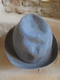 Delcampe - Ancien - Chapeau Femme Lydia Imperméable Gris Taille 56 - 4 1/2 Années 50 - Hauben, Mützen, Hüte